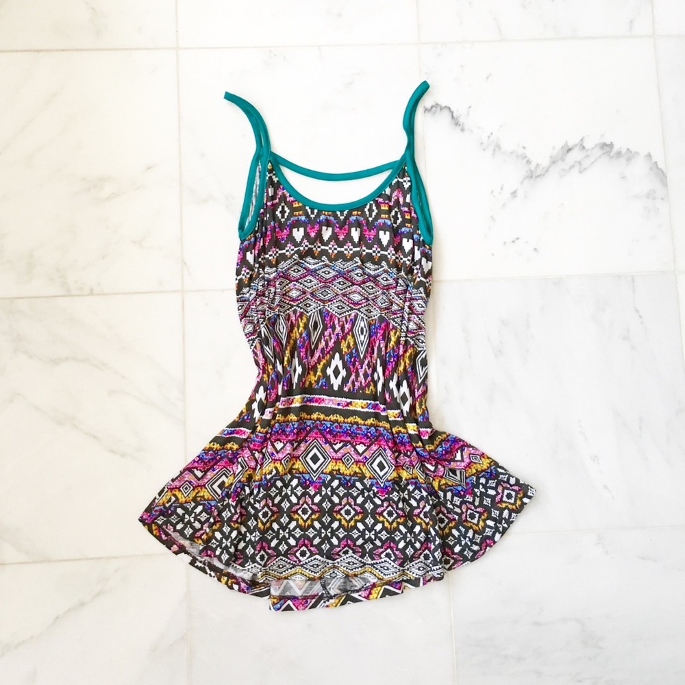 NWOT "Sirrah" patterned top